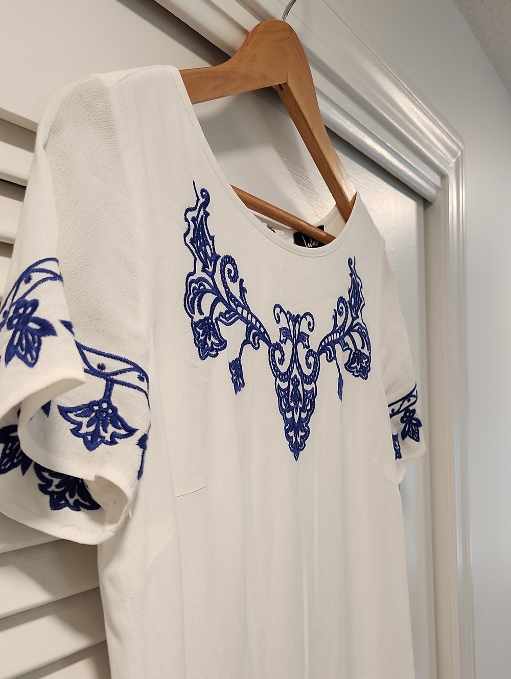 Lulus Tale To Tell Blue & Ivory Embroidered Shift Dress Size M - Picture 5 of 8